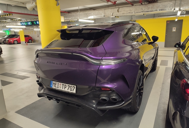 Aston Martin DBX707