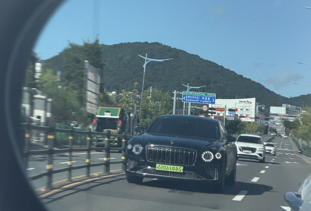 Bentley Flying Spur Azure 2025