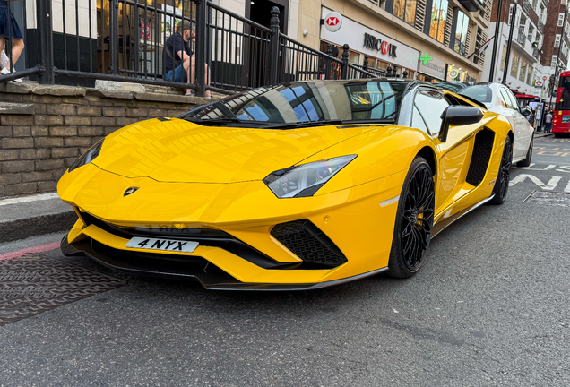 Lamborghini Aventador S LP740-4 Roadster