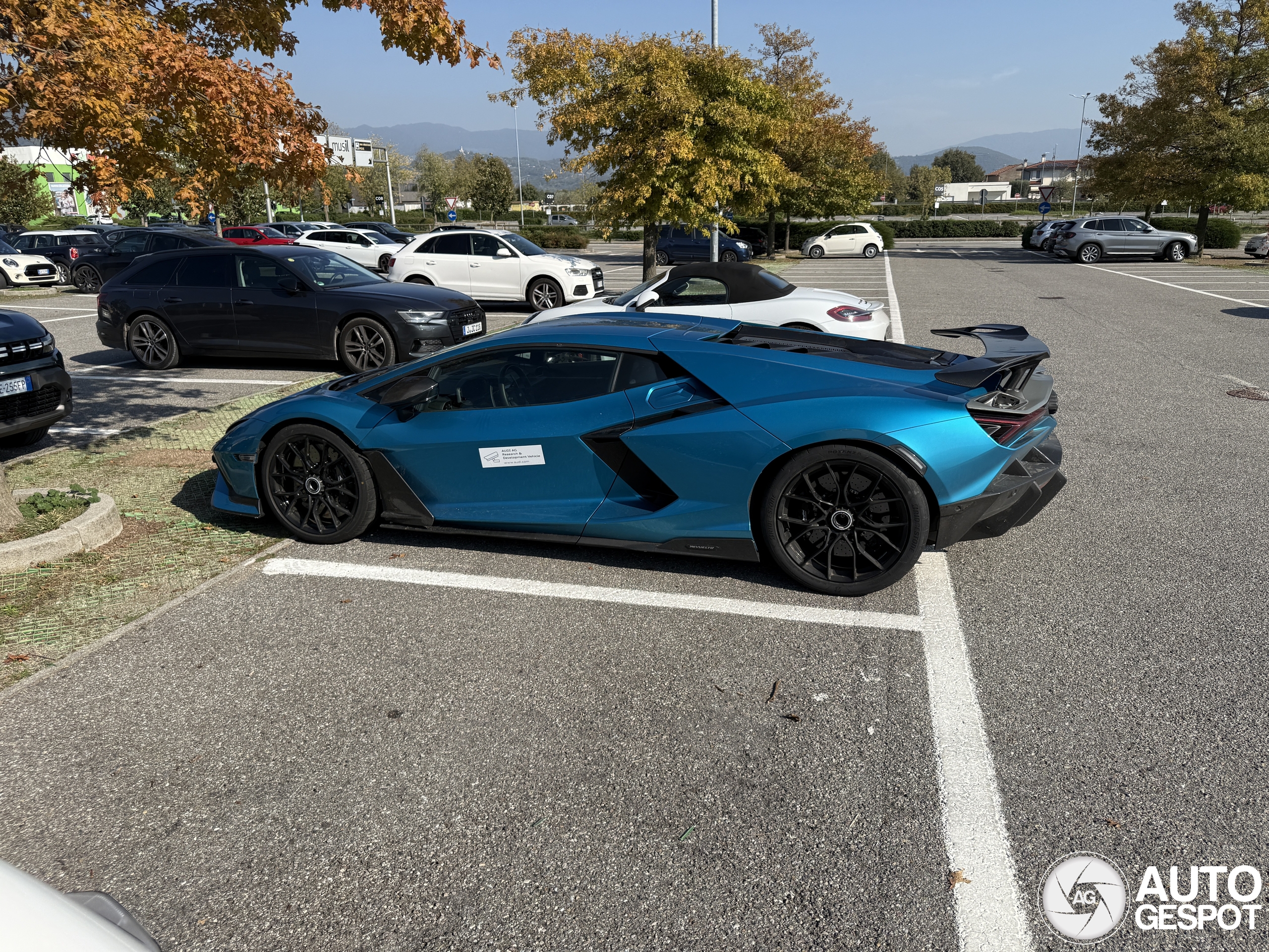Primeur: Lamborghini Revuelto SV heeft zijn camouflage jasje uitgetrokken