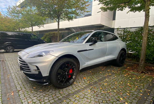 Aston Martin DBX707