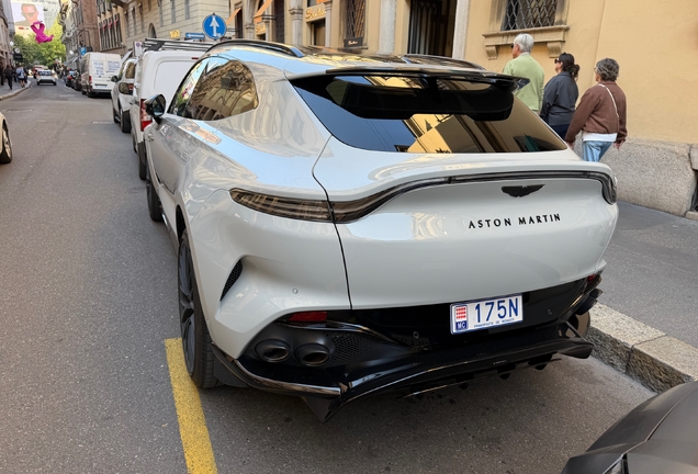 Aston Martin DBX707