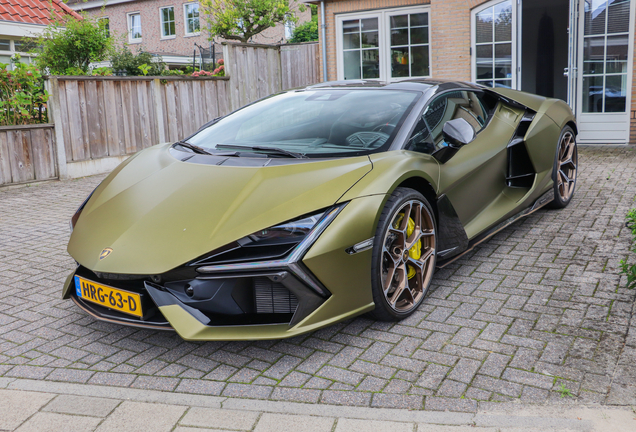 Lamborghini Revuelto