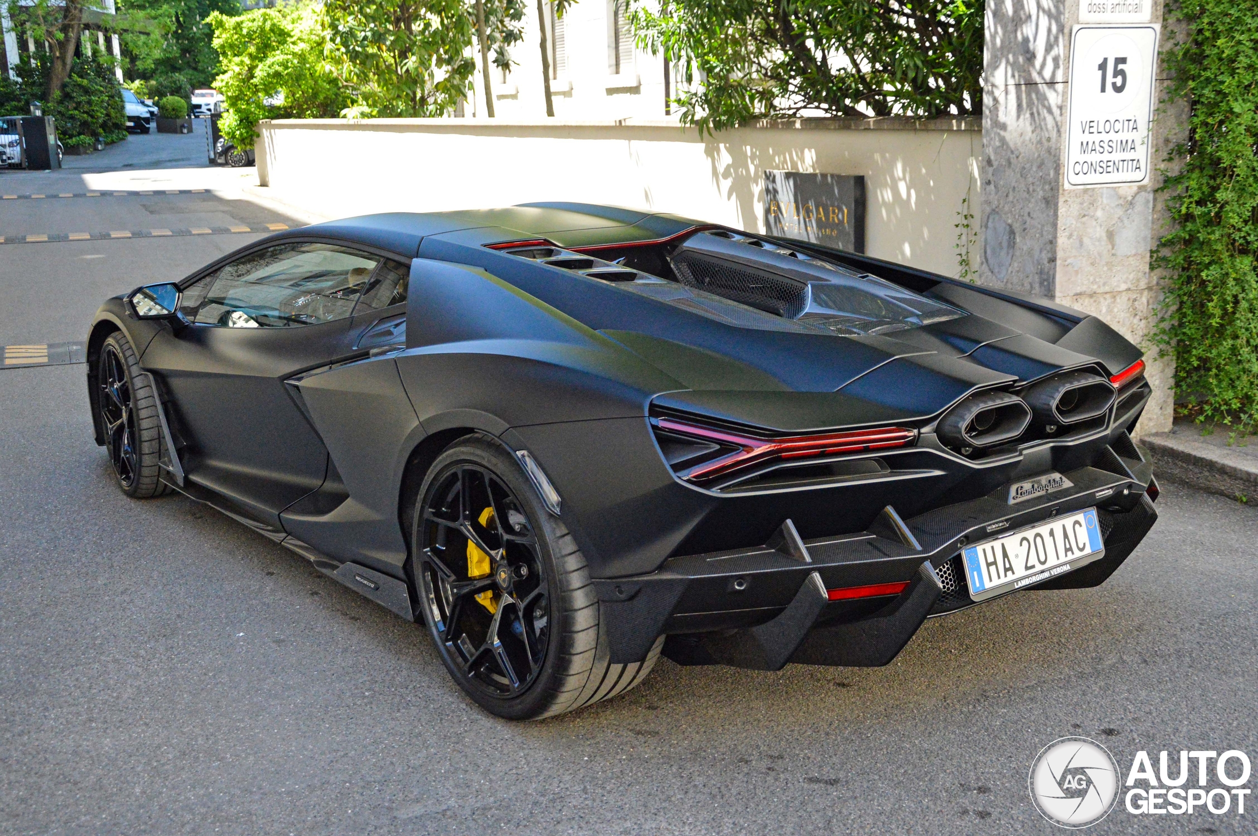 Lamborghini Revuelto