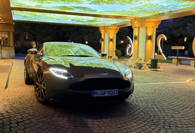Aston Martin DB11 V8