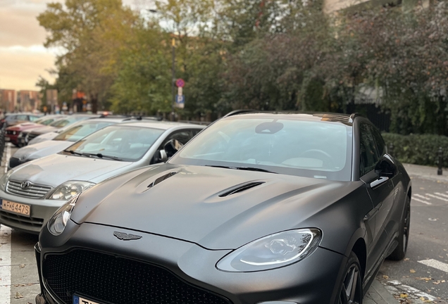 Aston Martin DBX S