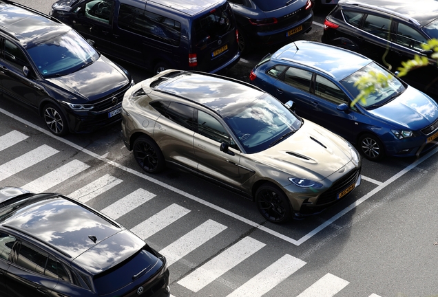 Aston Martin DBX707
