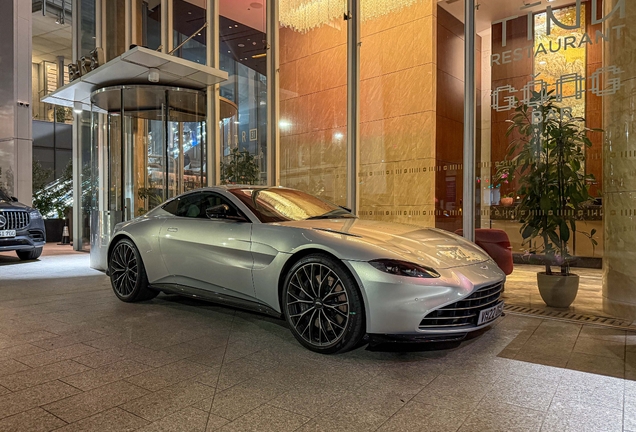 Aston Martin V8 Vantage 2018