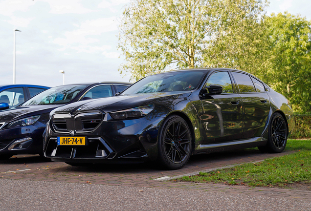 BMW M5 G90