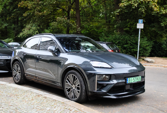 Porsche Macan EV Turbo