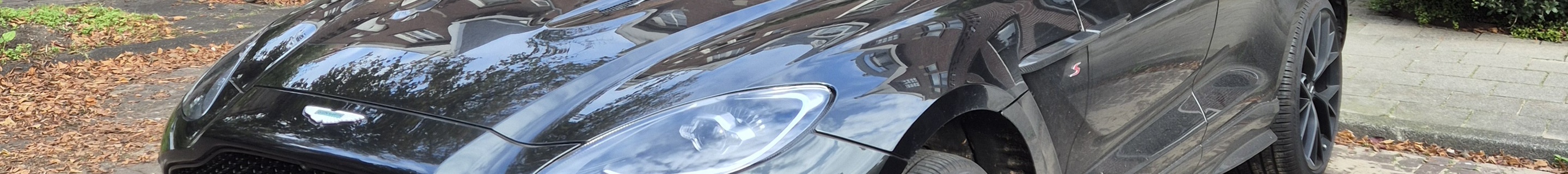 Aston Martin DBX S