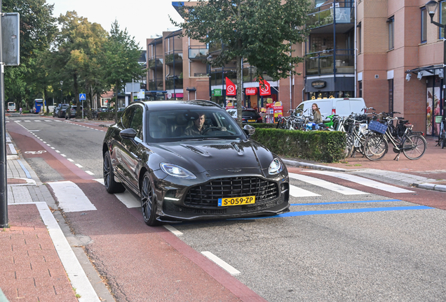 Aston Martin DBX707