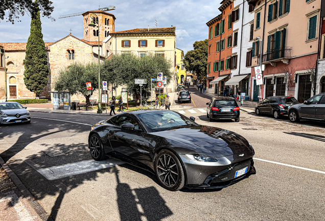 Aston Martin V8 Vantage 2018