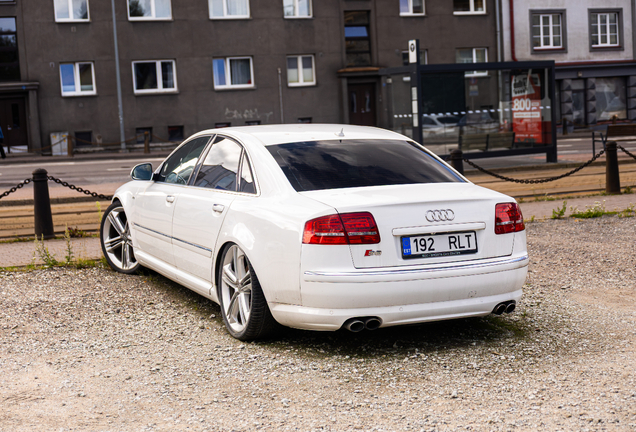 Audi S8 D3