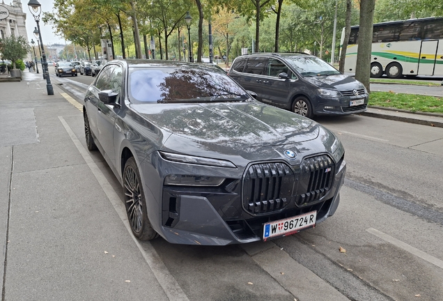 BMW M760e xDrive