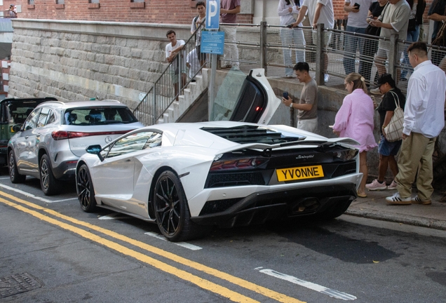 Lamborghini Aventador S LP740-4