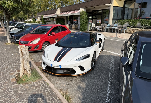 McLaren GT