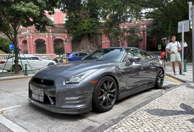 Nissan GT-R R35 2011