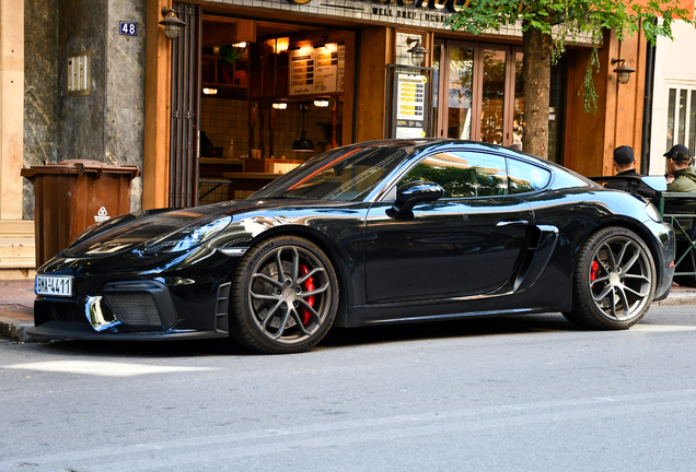 Porsche 718 Cayman GT4