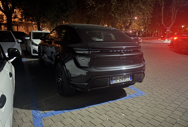 Porsche Macan EV Turbo