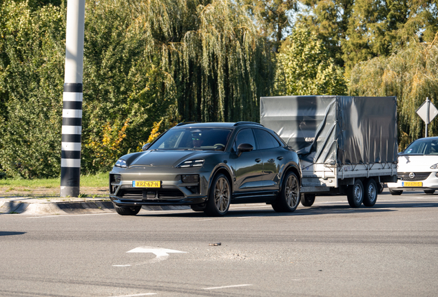 Porsche Macan EV Turbo