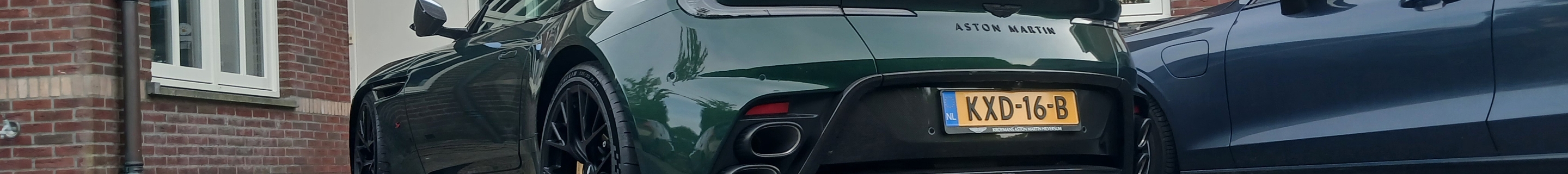Aston Martin DB12 S