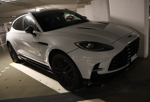 Aston Martin DBX707