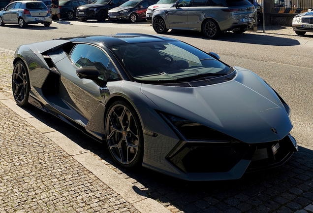 Lamborghini Revuelto