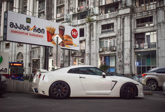 Nissan GT-R R35 2011
