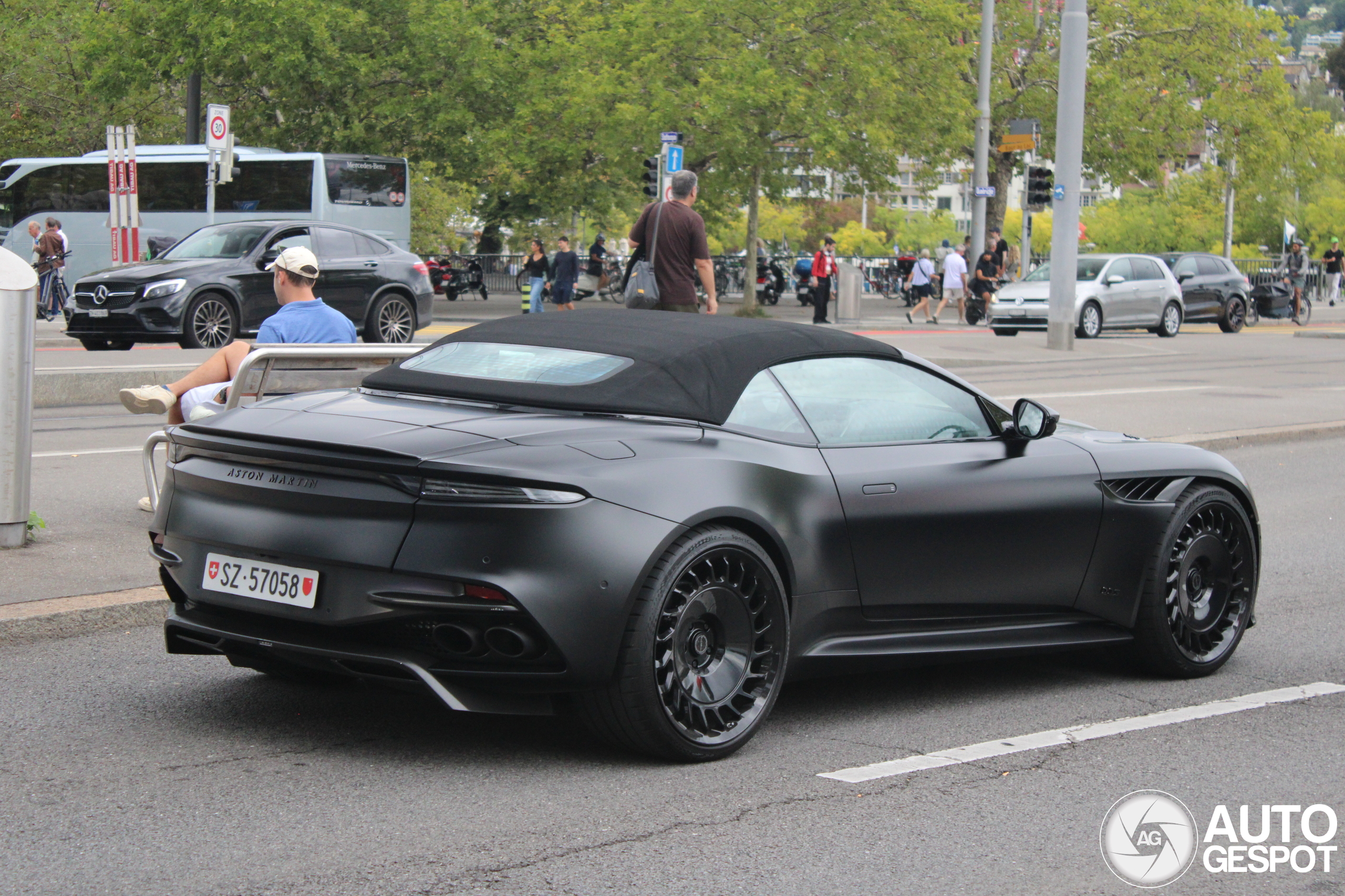 Aston Martin DBS Superleggera Volante
