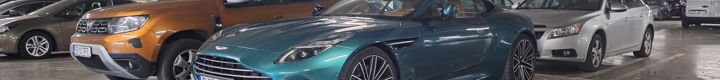 Aston Martin DB12