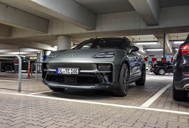 Porsche Macan EV Turbo