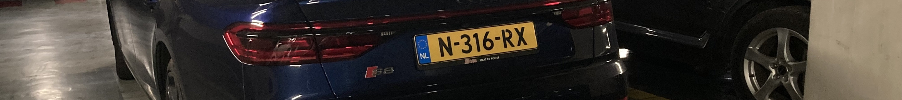 Audi S8 D5