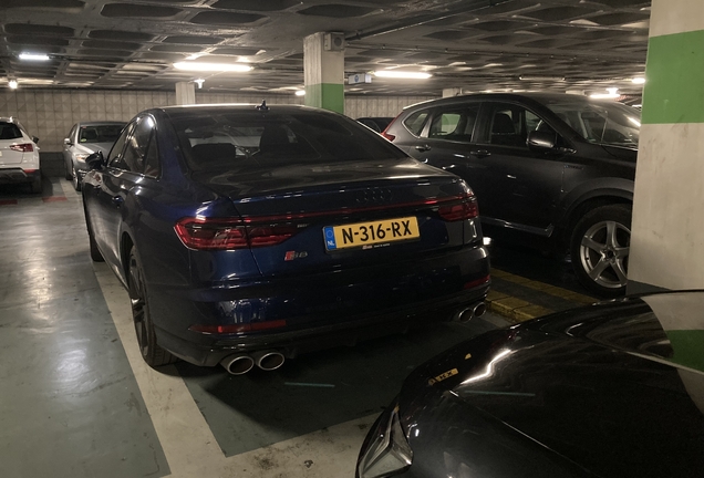 Audi S8 D5
