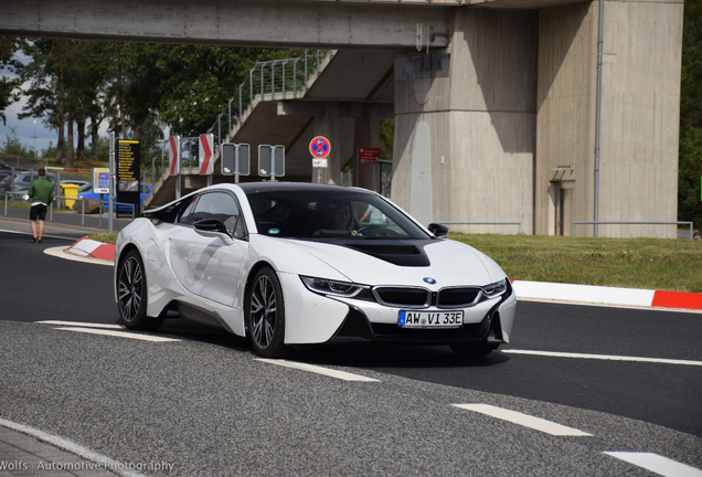 BMW i8