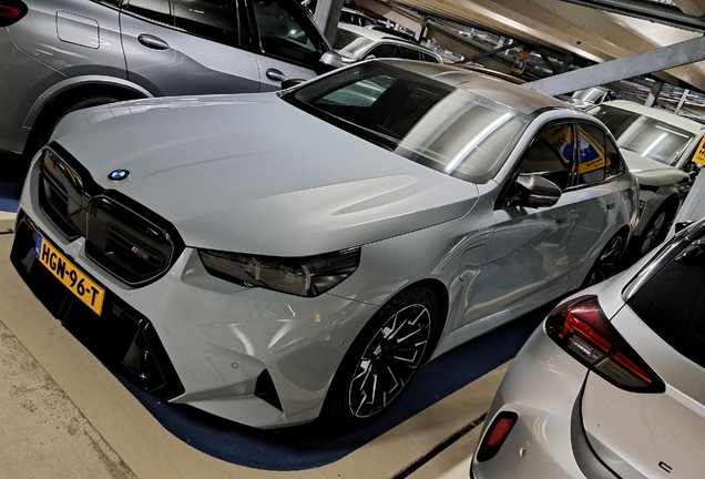 BMW M5 G90