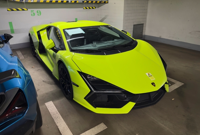 Lamborghini Revuelto