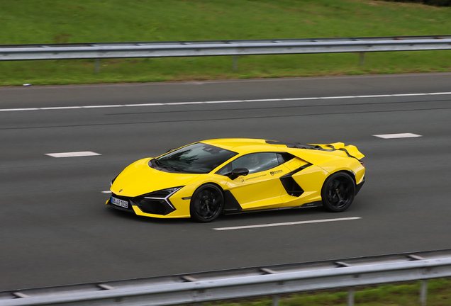 Lamborghini Revuelto