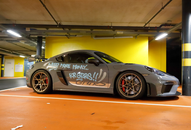 Porsche 718 Cayman GT4 RS Weissach Package