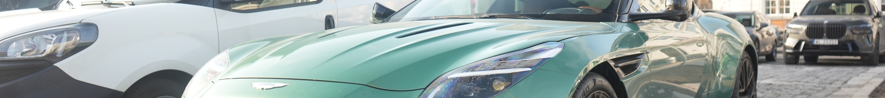 Aston Martin DB12