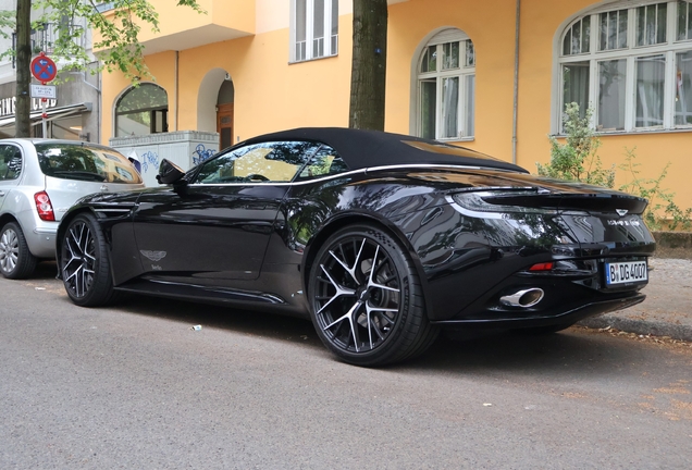 Aston Martin DB12 Volante