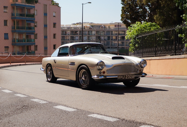 Aston Martin DB4 Superleggera