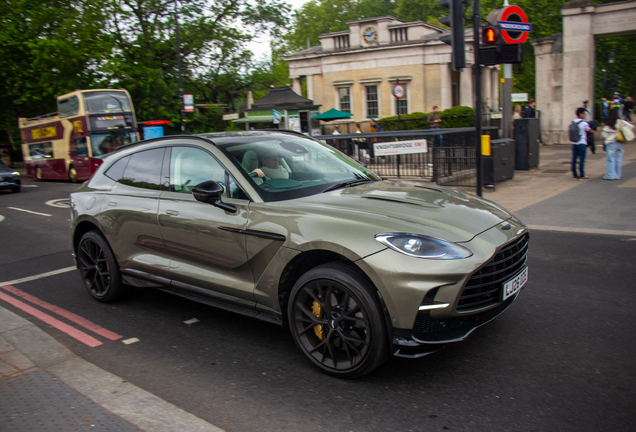 Aston Martin DBX707