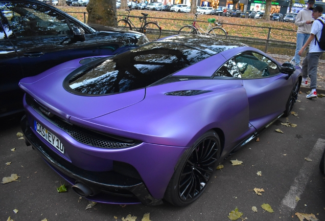 McLaren GT