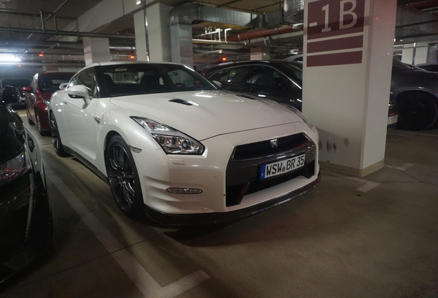 Nissan GT-R R35 2011