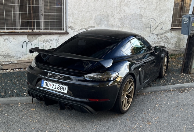Porsche 718 Cayman GT4