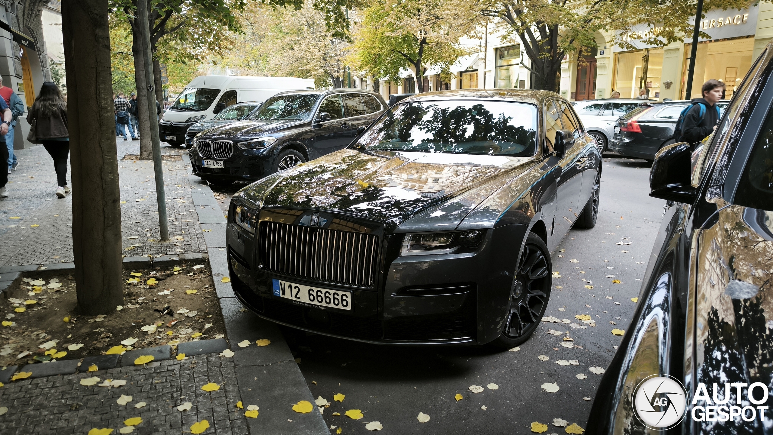 Camera Roll Type Rolls-Royce Ghost Black Badge 2021 - 23 October 2026 - Autogespot