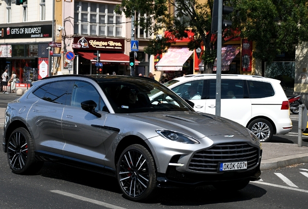 Aston Martin DBX707