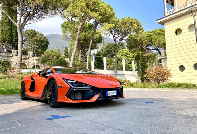 Lamborghini Revuelto