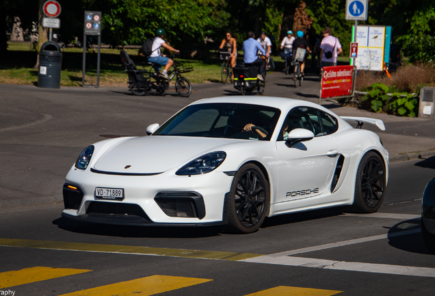 Porsche 718 Cayman GT4
